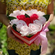 Сердце с розовыми и красными мыльными розами S